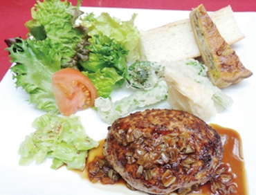 手ごねハンバーグ新玉ねぎの赤ワインソース