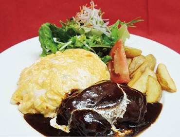 国産豚の柔らか煮込みで食べるコク旨ワイン玉子のオムライス