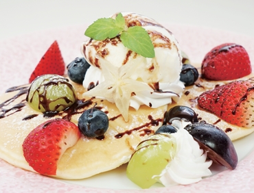 フルーツたっぷりパンケーキ