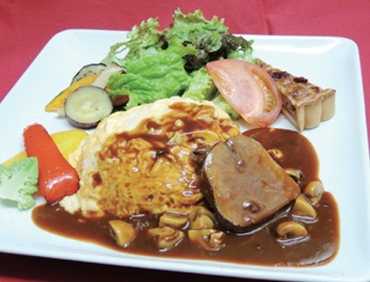 こく旨ワイン玉子のオムライス 牛タンシチューソース