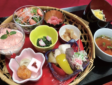 天空のお花見御膳
